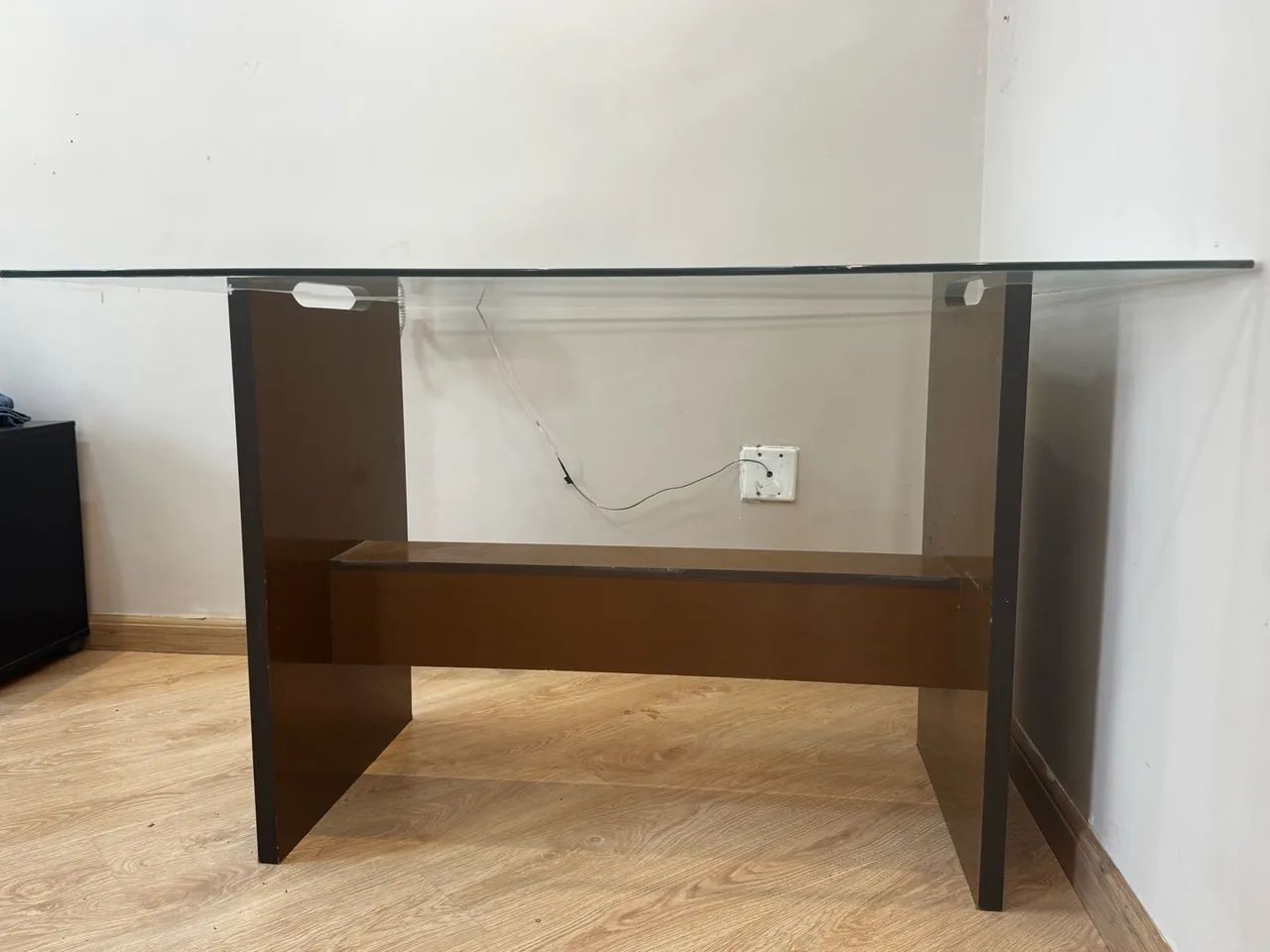 Mesa de Vidro com Base de Madeira (Sem Cadeiras) - Foto 5