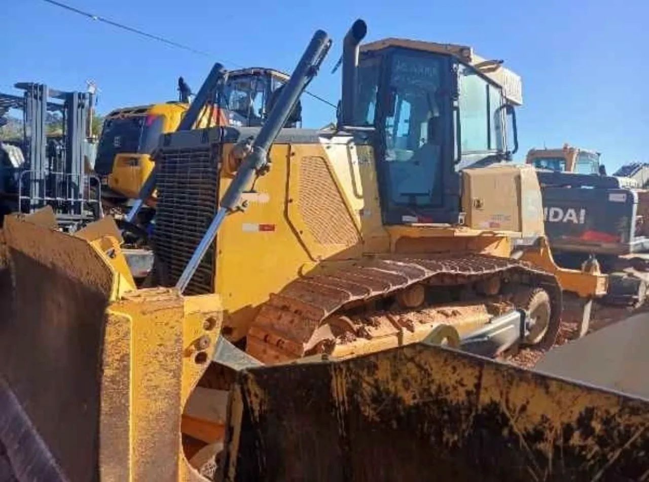 Trator de Esteira John Deere 850J ano 2021, com 4.500 horas, no MT