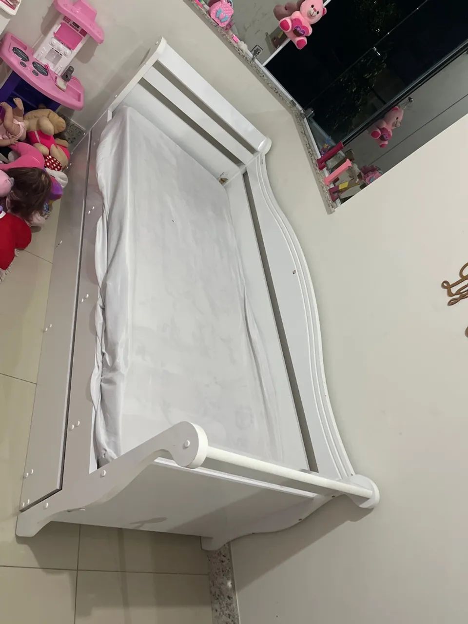 Cama Infantil Branca com Design Elegante + 2 Colchões