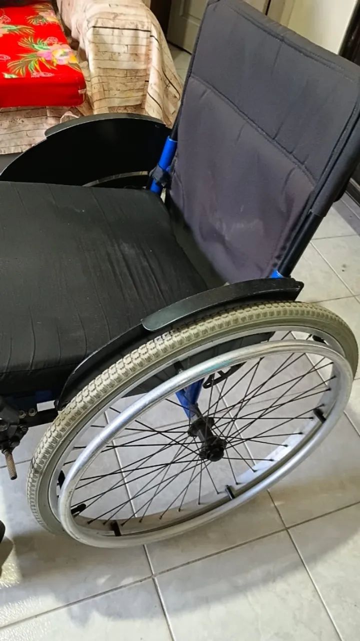 Cadeira de rodas em alumínio excelente estado. - Foto 4