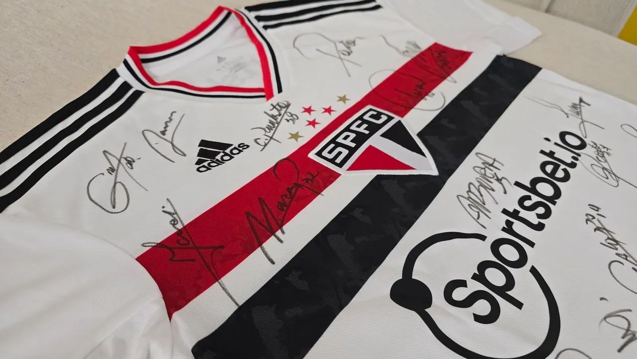 Camisa Oficial São Paulo FC 2023 - Elenco Campeão da Copa do Brasil - Autografada