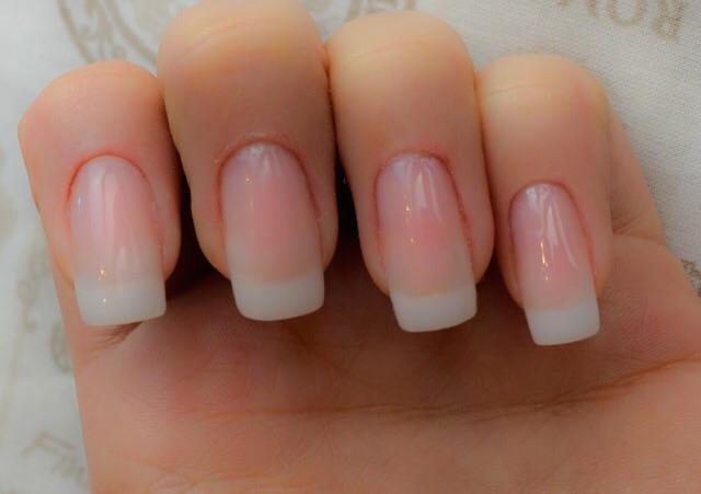 Precisa-se de manicure que faça alongamento de unha