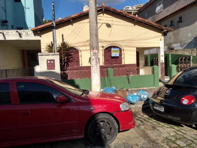 Casa com potencial para comercio, bairro Maria Ismênia