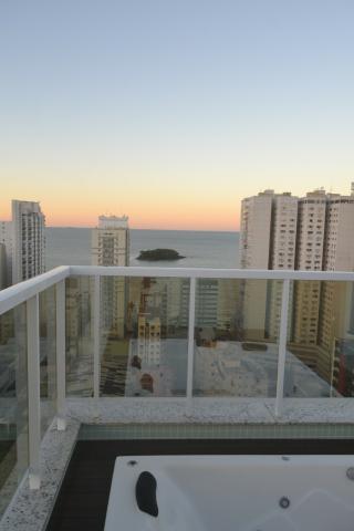 Apartamento 4 suítes, Cozinha com churrasqueira a carvão, com 4 vagas de garagem! - Foto 15