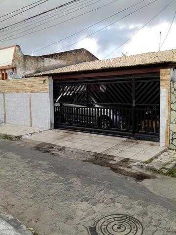 Casa no Médici 3/4 e área de serviço - DCE com 180m²