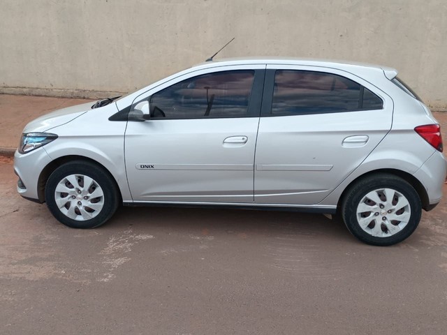 VENDO ÔNIX LT 2014 2015 COMPLETO