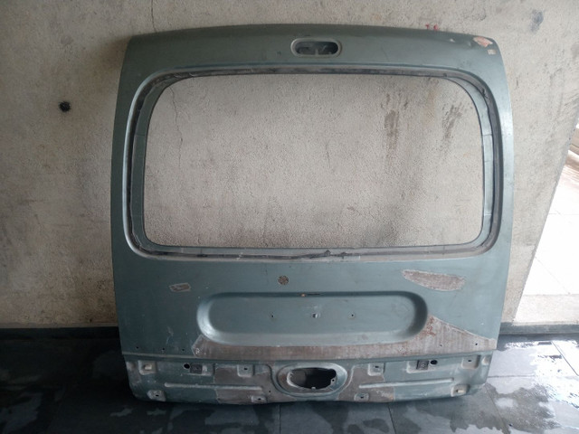 Tampa traseira Renault Kangoo 2001 