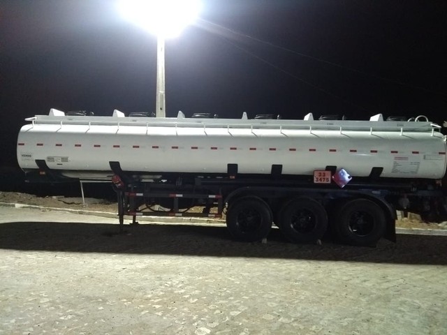 TANQUE TRANSPORTE COMBUSTÍVEIS