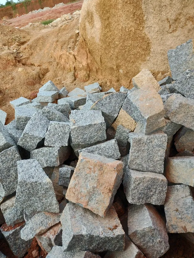 Muro De Pedra De Pedras Naturais, De Diferentes Tamanhos