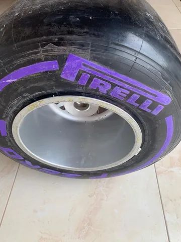 Roda e Pneu Formula 1 ano 2016 - Foto 2