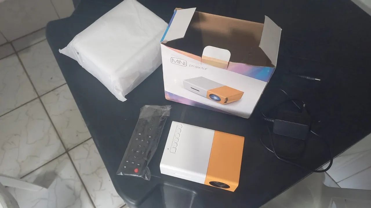 Projetor Mini Portátil - Alta Qualidade e Imagem Incrível