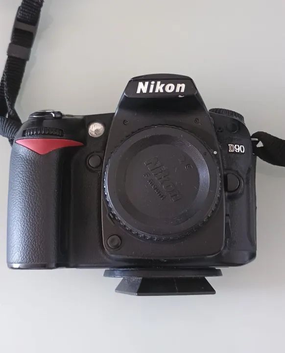 Vendo Câmera NIKON D90  e 2 lentes, 18X105mm, e  50mm, carregador