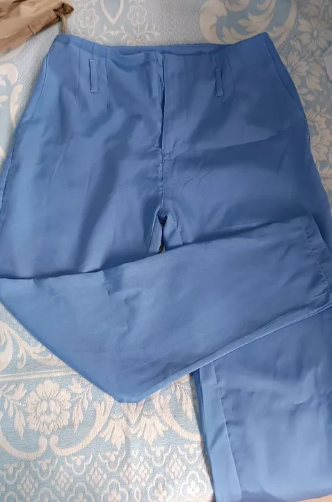 Calça em alfaiataria, azul. Tamanho M
