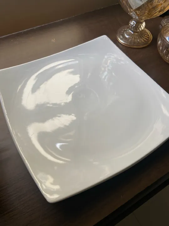 6 Pratos em porcelana branco