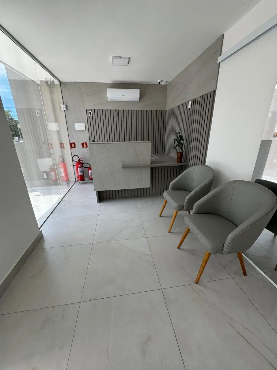 50 m2 divididos em 3 salas em andar inteiro, além de dois banheiros. - Foto 3