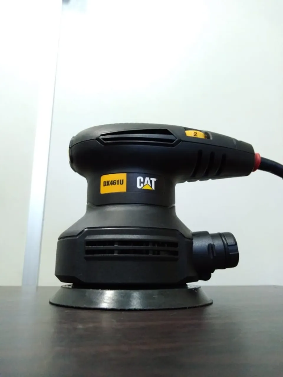 Lixadeira Roto Orbital CAT DX461 400W - Potência e Precisão