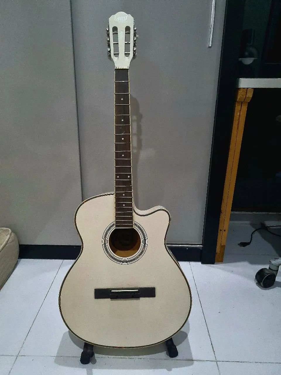 Violão Land elétrico de nylon branco + capa