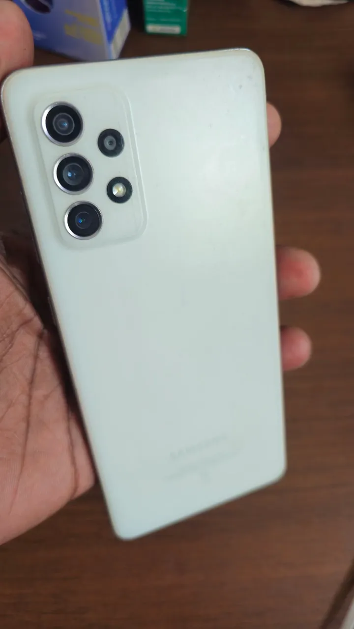Samsung A72 128GB com vidro trincado 