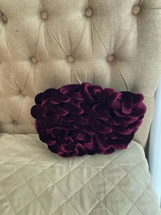 Bolsa ZARA em veludo vinho