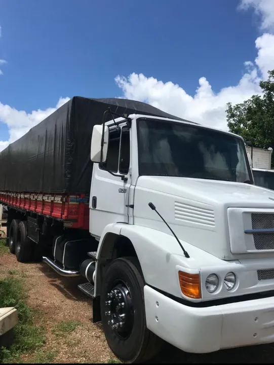 Caminhão Mercedes Benz 1620
