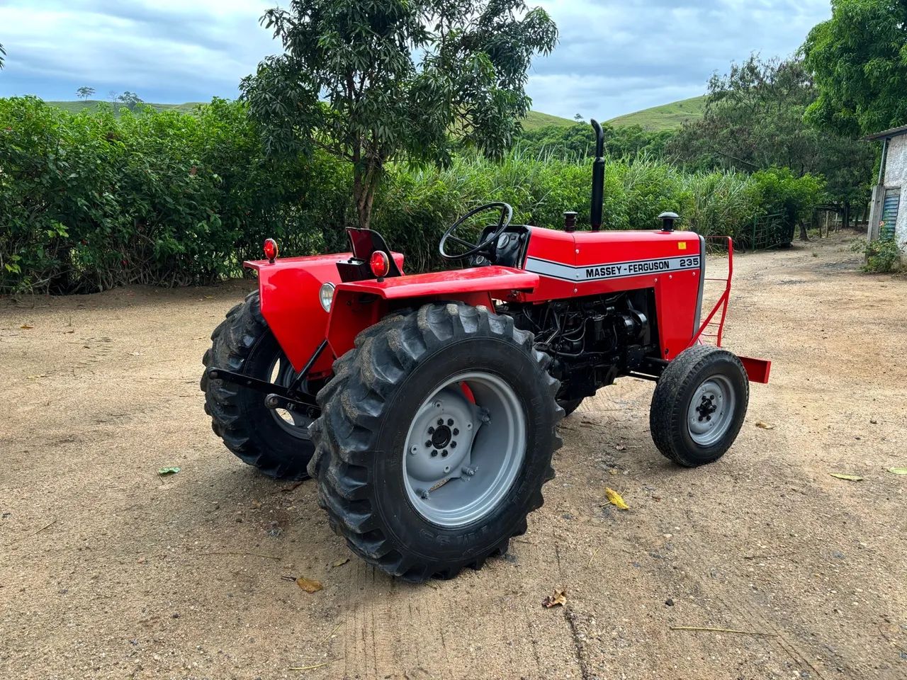 Trator Massey Ferguson 235 - Foto 2