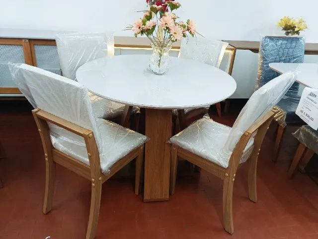 Mesa de Jantar Redonda Celeste c/ 04 Cadeiras Estofadas Milla 100%MDF. - Foto 2