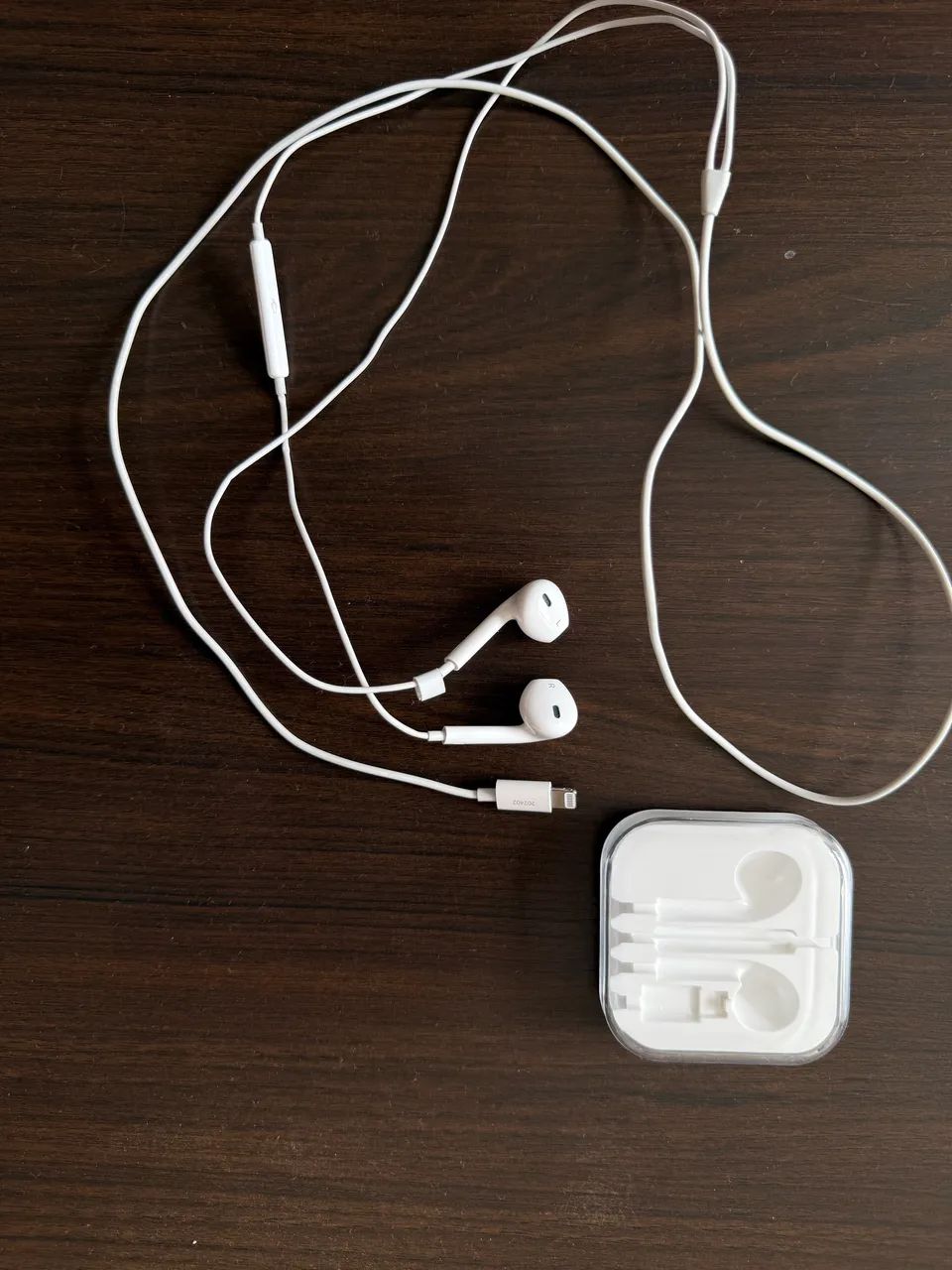 Fone de ouvido com fio e microfone 