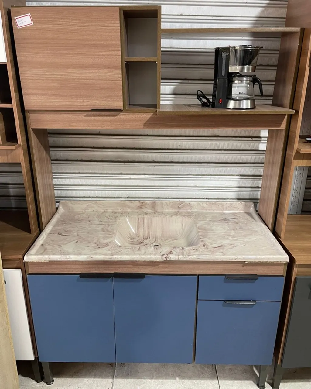 Cozinha compacta 1,20 nova com a tampa