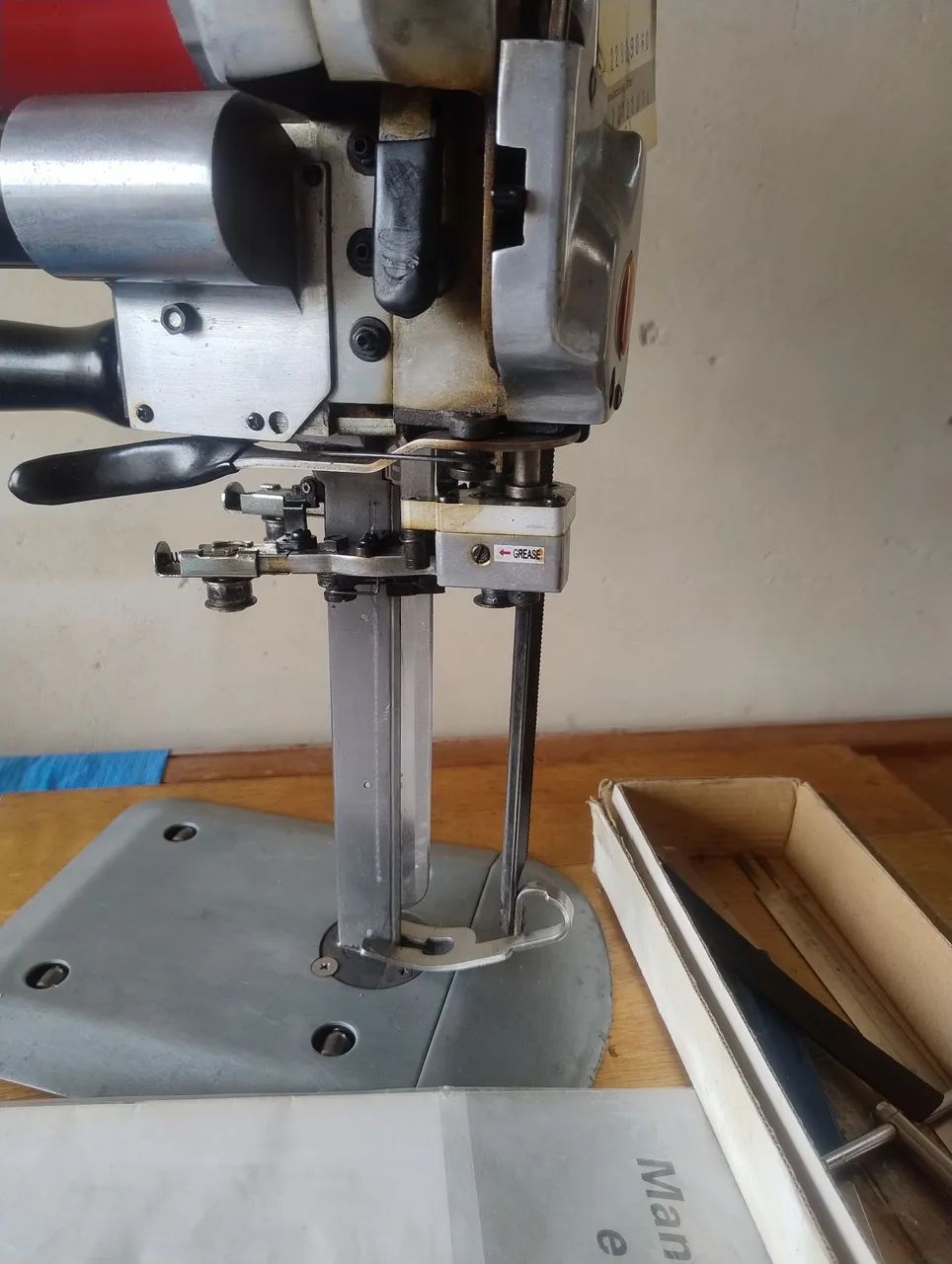 Máquina de cortar tecido Singer 8 polegadas 220V - Foto 4