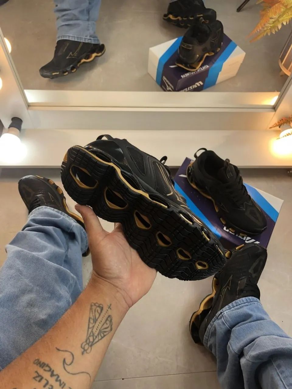 Mizuno Preto Dourado  - Foto 4