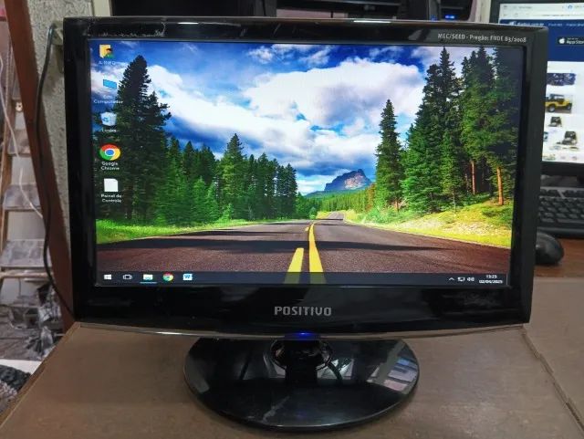 Torro monitor positivo 16 polegadas saída VGA não tem HDMI não acompanha cabos em perfeito - Foto 3