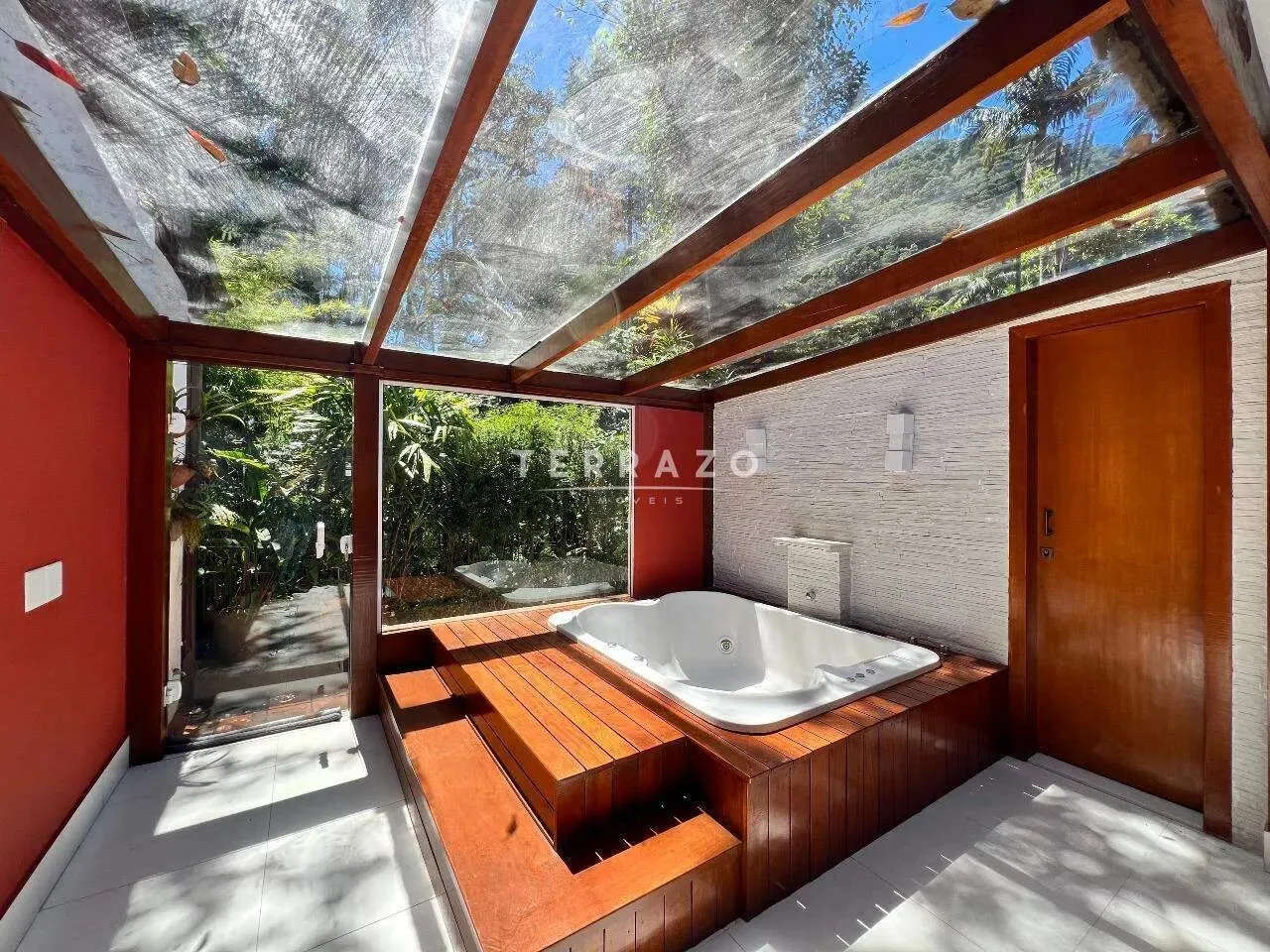 Casa em Condomínio à venda, 6 quartos, 3 suítes, 4 vagas, Granja Guarani - Teresópolis/RJ