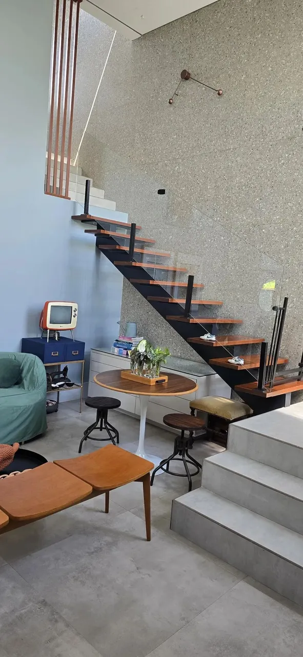 Duplex Alto Padrão no Renaissance. 4 suítes com água aquecida, escada em IPÊ. Fica na Rua 