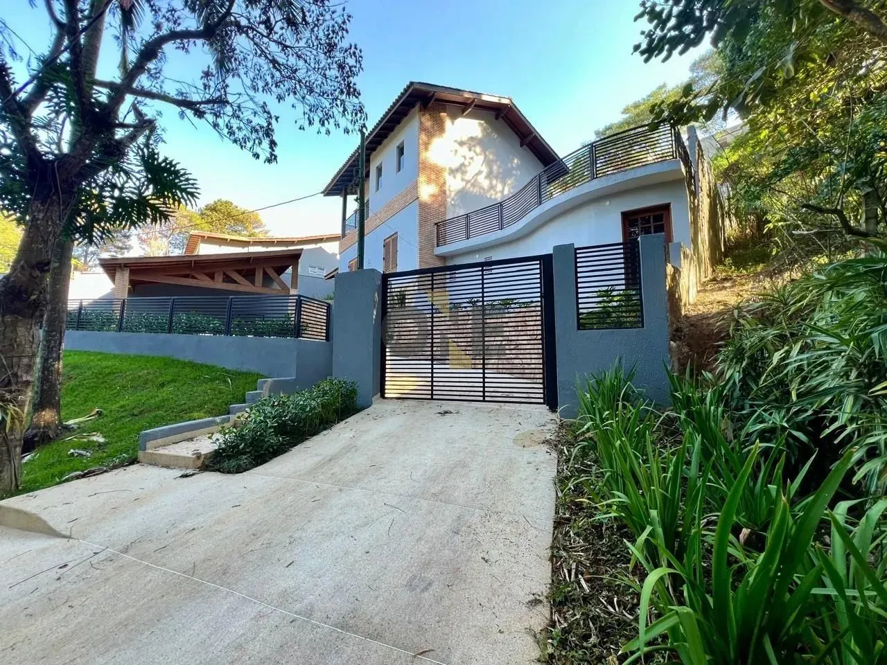 Casa com 3 dormitórios, sendo 2 suítes para venda na Granja Viana - Cotia/SP