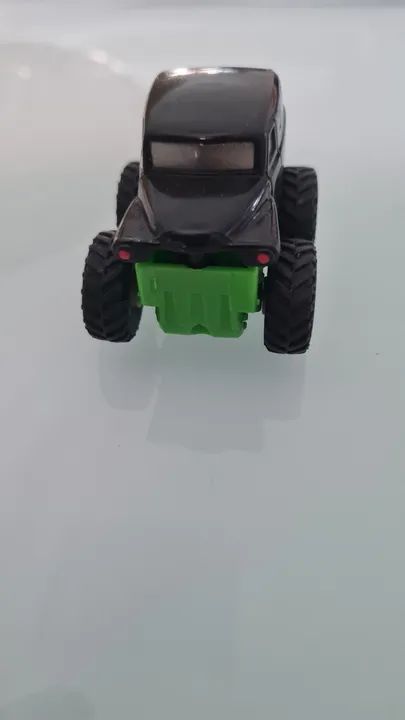 Caminhão de brinquedo verde fricção  - Foto 3