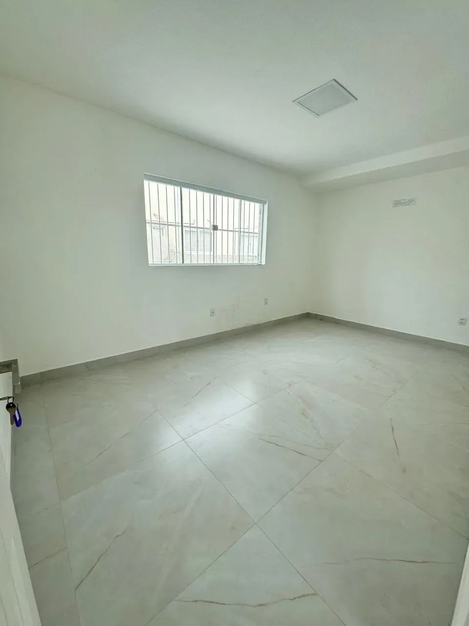 50 m2 divididos em 3 salas em andar inteiro, além de dois banheiros. - Foto 5