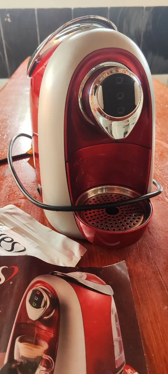 Máquina de Café Espresso Vermelha 3 corações