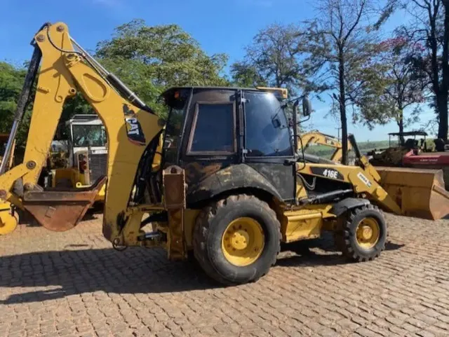 Retroescavadeira Caterpillar 2014 (Transferência de divida)