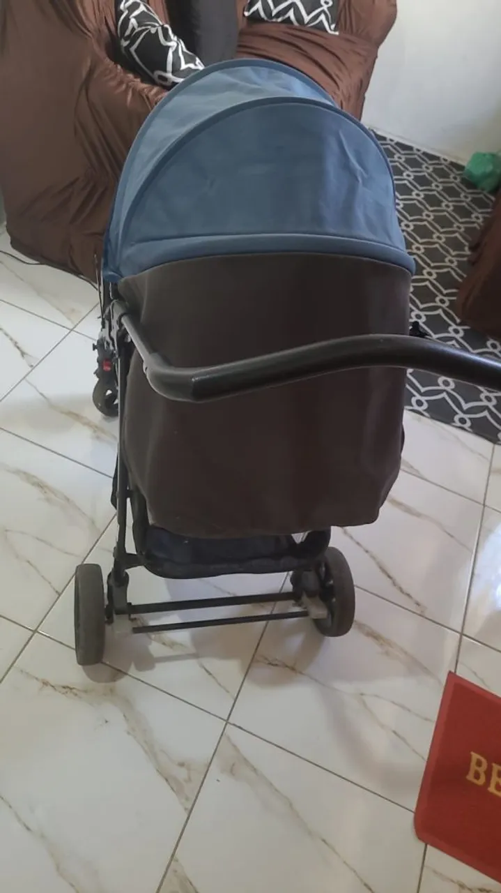 Carrinho de Bebê Confortável e Compacto