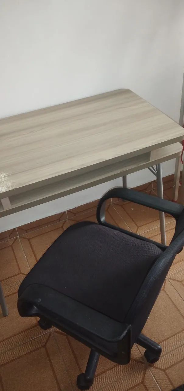 Vendo escrivania com a cadeira giratória  - Foto 2
