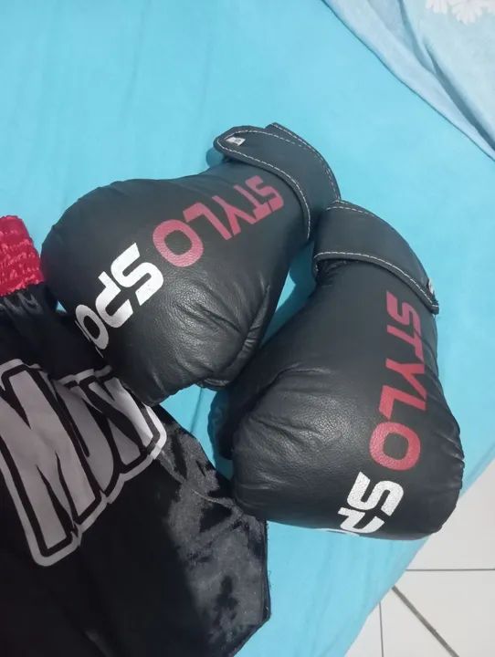 Shorts de Muay Thai Vermelho com luvas - Foto 2