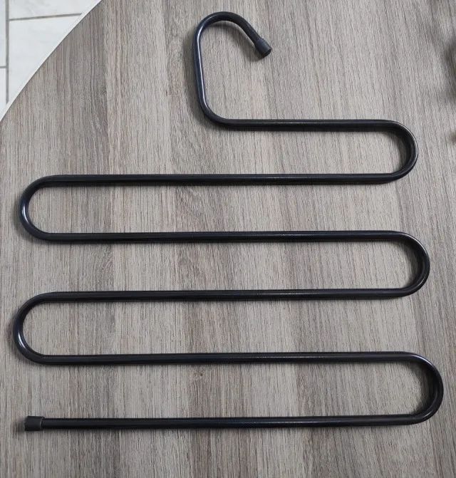 Cabide para calças e lenços