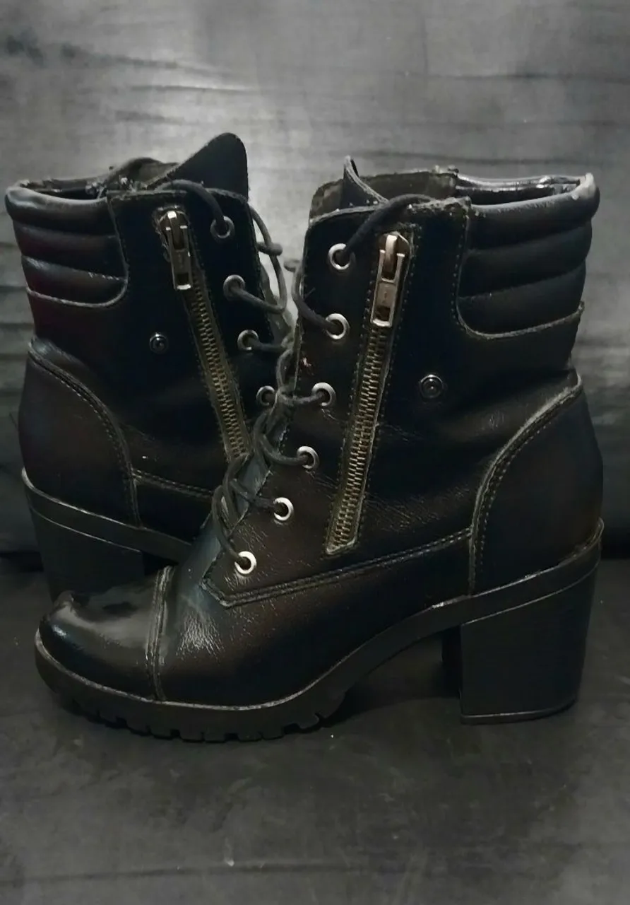 Botas Femininas Tratoradas Cano Curto - Preto