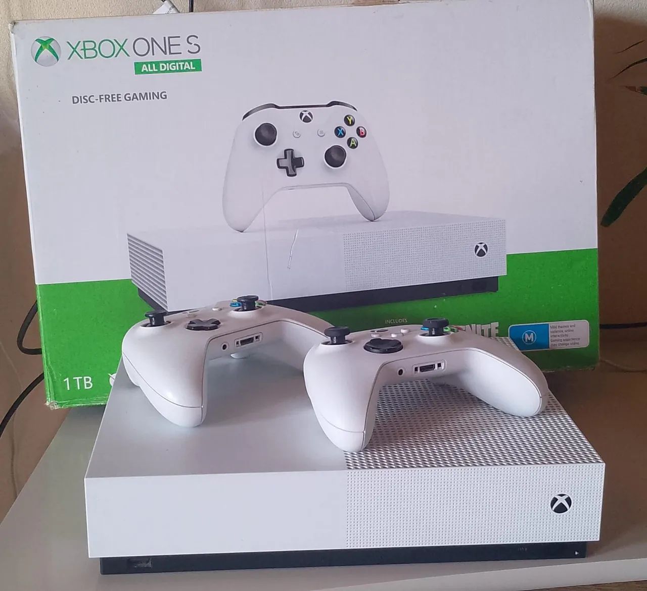 Fortnite Xbox One S Sea Of Thieves Xbox One S Minecraft Fortnite