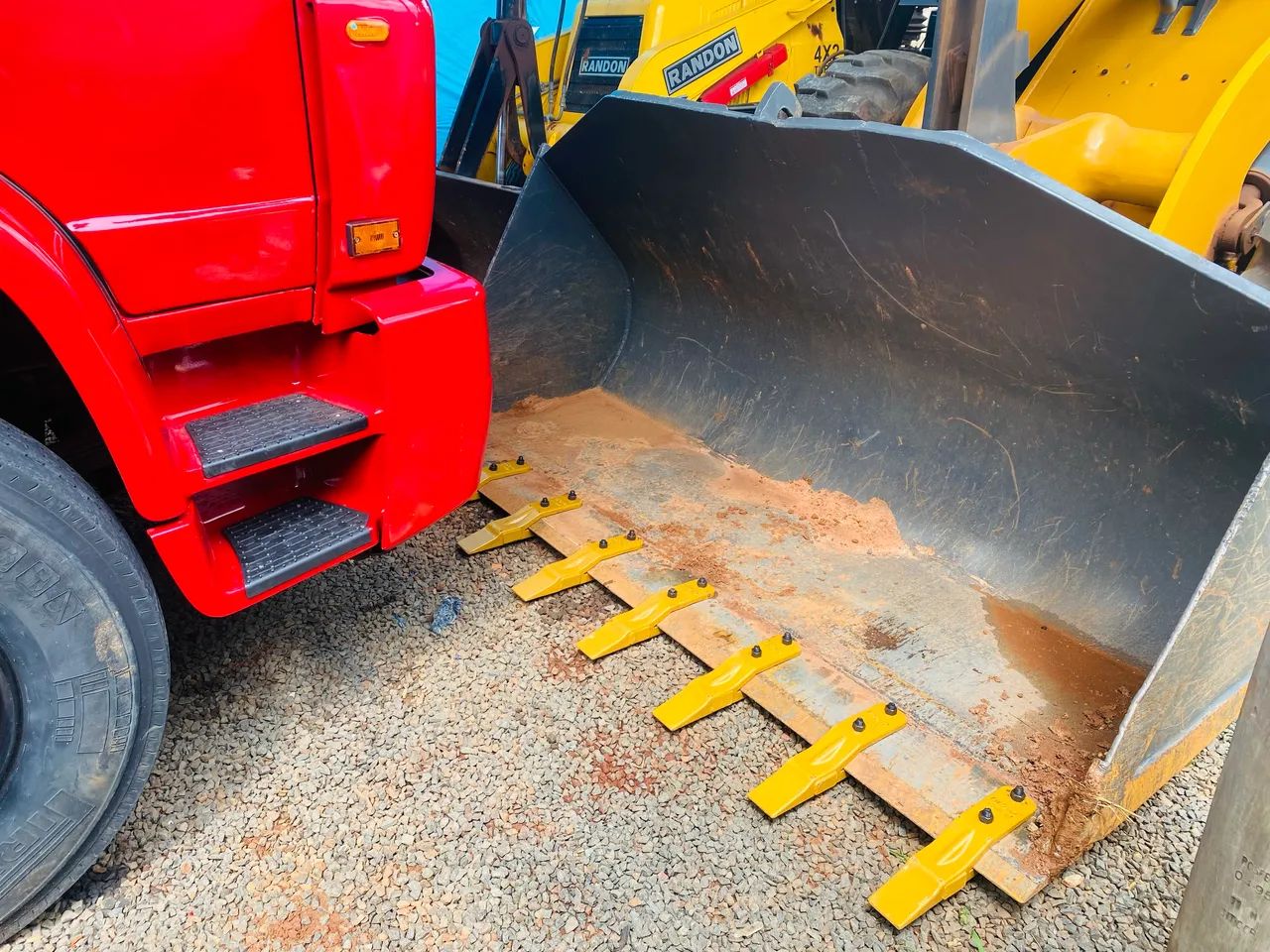 Pá carregadeira Komatsu WA 180 - Foto 2