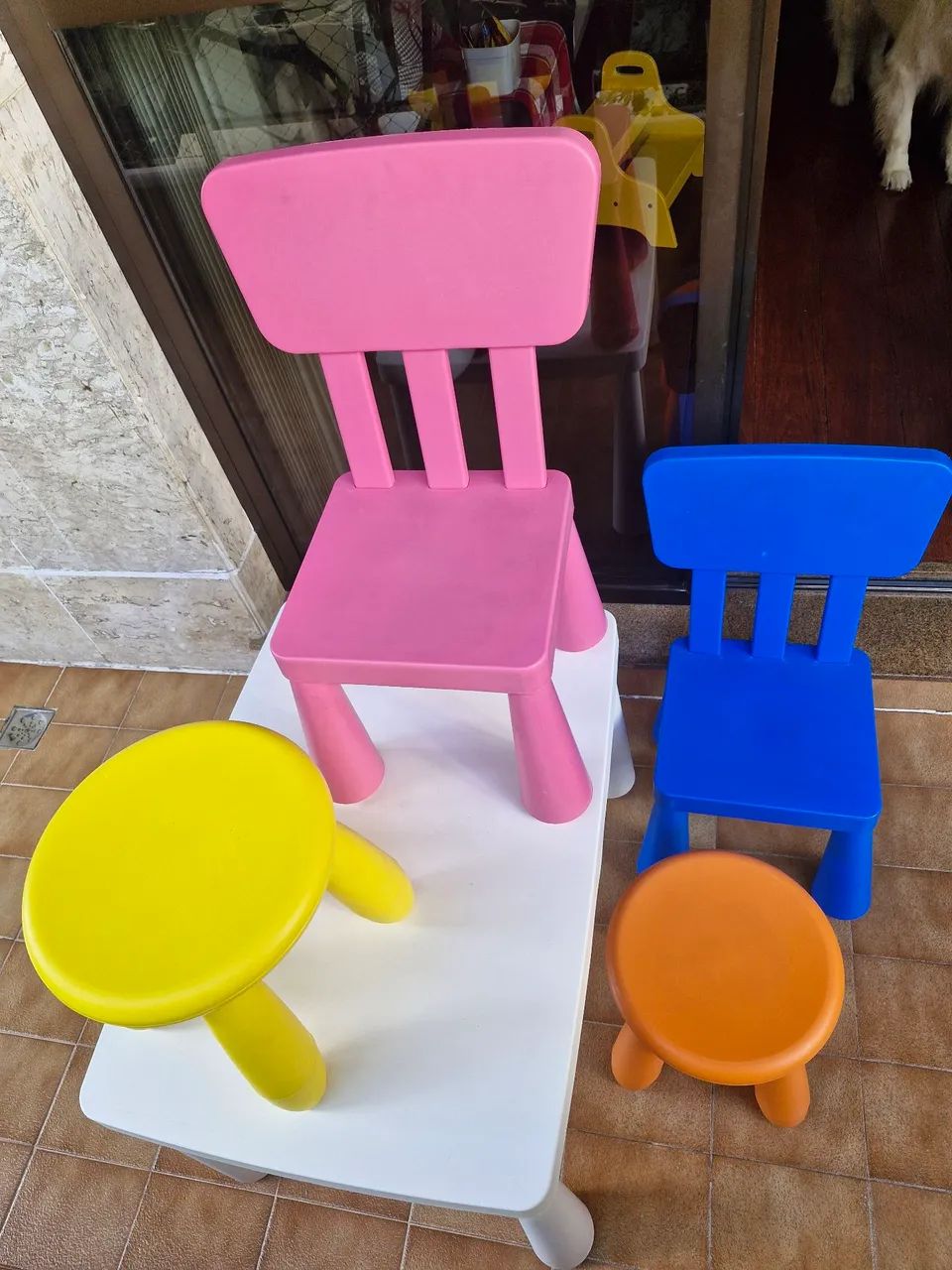 Mesa Infantil com 2 cadeiras e 2 bancos IKEA.64960477891073124