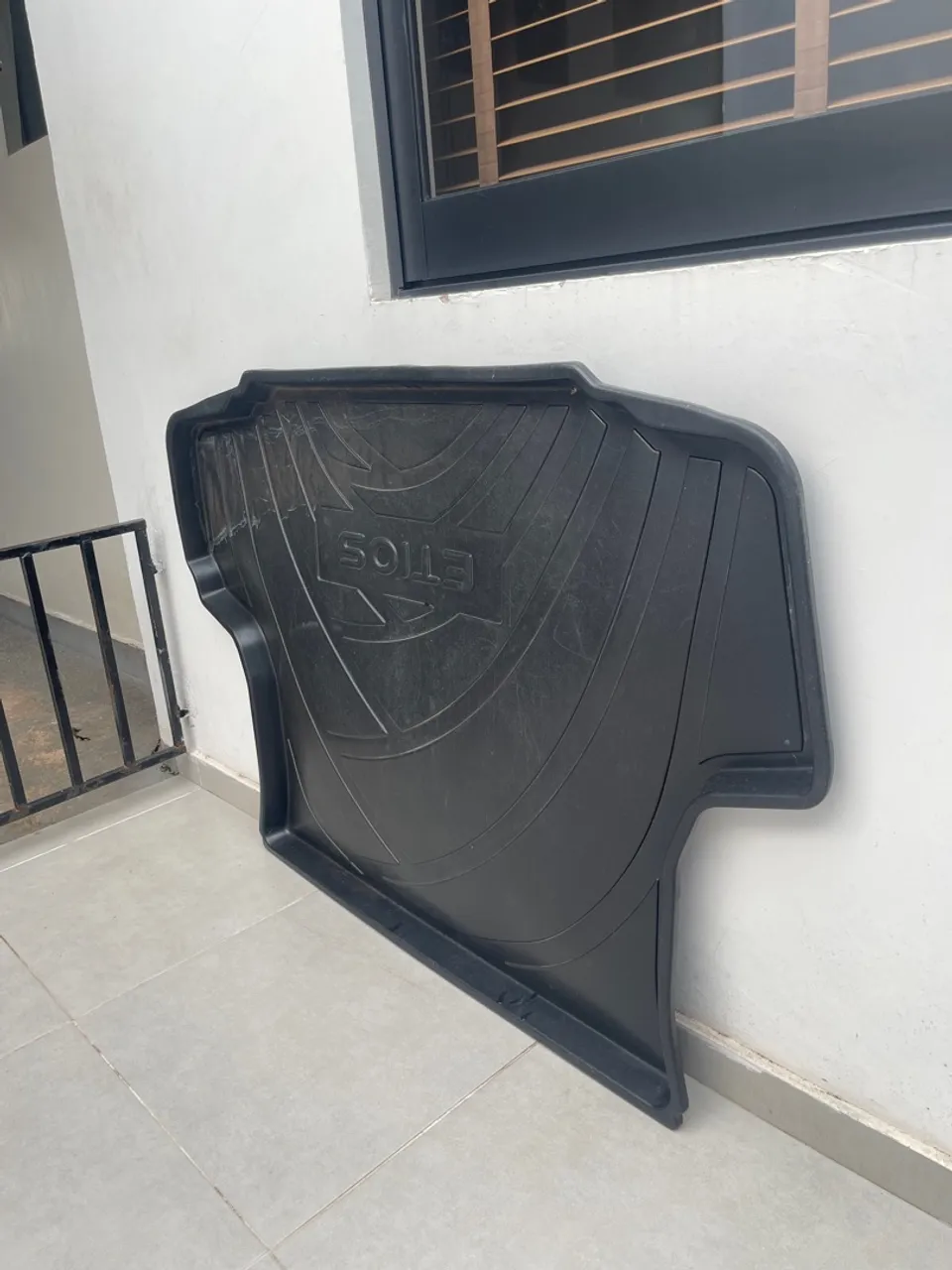 TAPETE BANDEJA PROTETOR PORTA MALAS ETIOS SEDÃ 