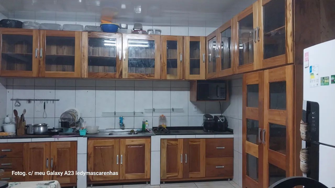 Armários de cozinha em madeira maciça
