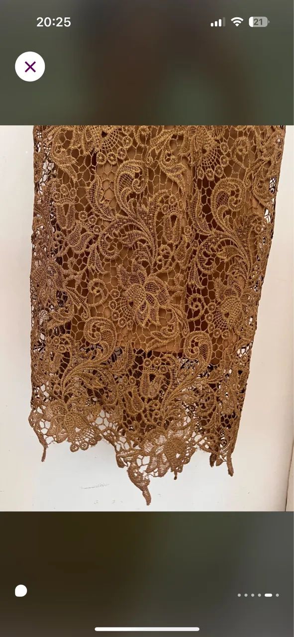 Vestido longo de renda dourada - decote profundo - Foto 3