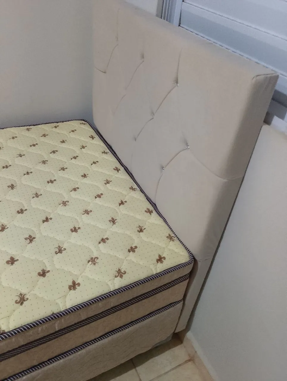 Cama Box com Cabeceira Estofada